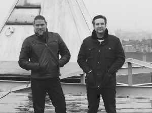 Olivier Boiscommun et Sylvain Runberg, sur le toit du bâtiment des Editions Le Lombard à Bruxelles.